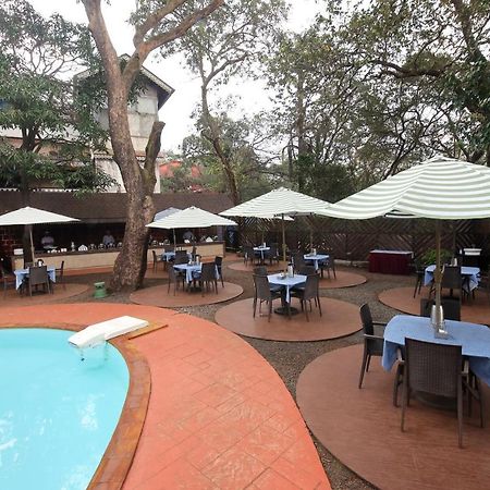 Westend Hotel Matheran Esterno foto