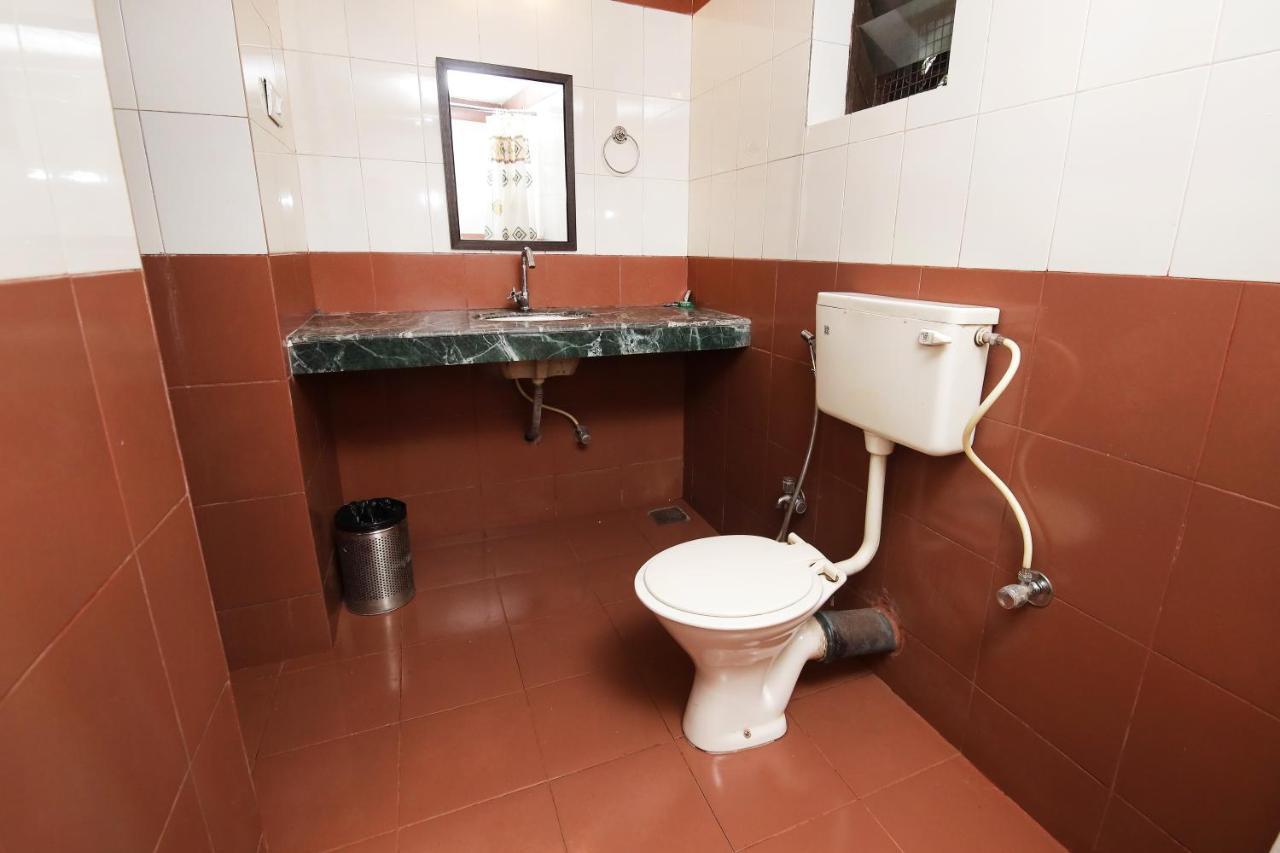 Westend Hotel Matheran Esterno foto