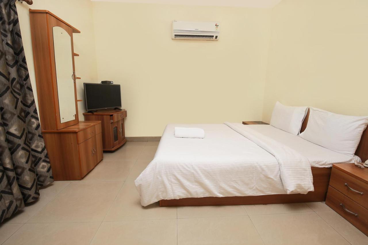 Westend Hotel Matheran Esterno foto