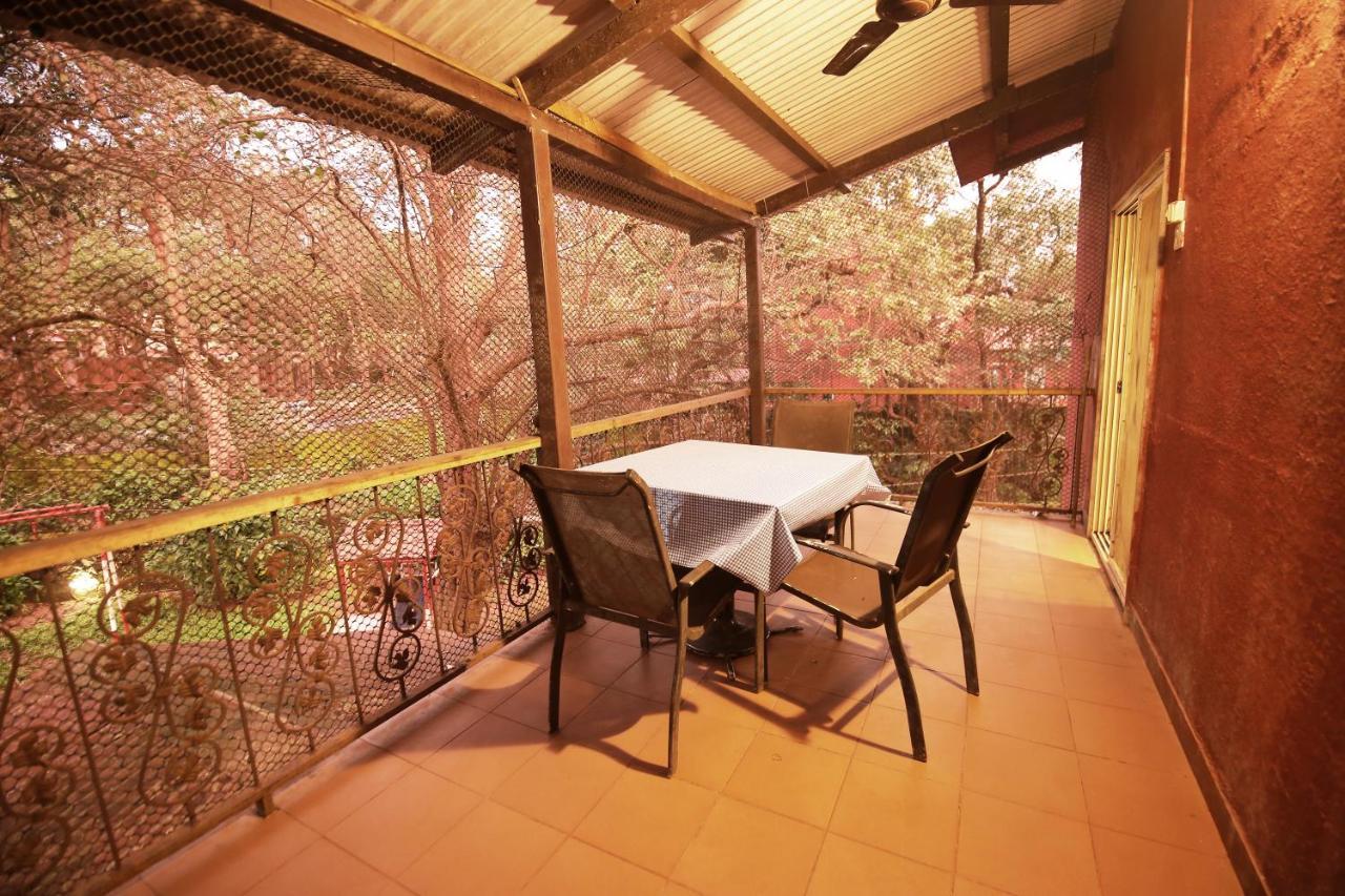 Westend Hotel Matheran Esterno foto