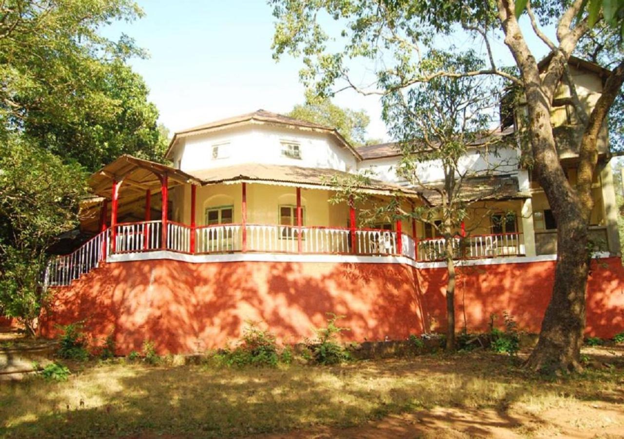 Westend Hotel Matheran Esterno foto