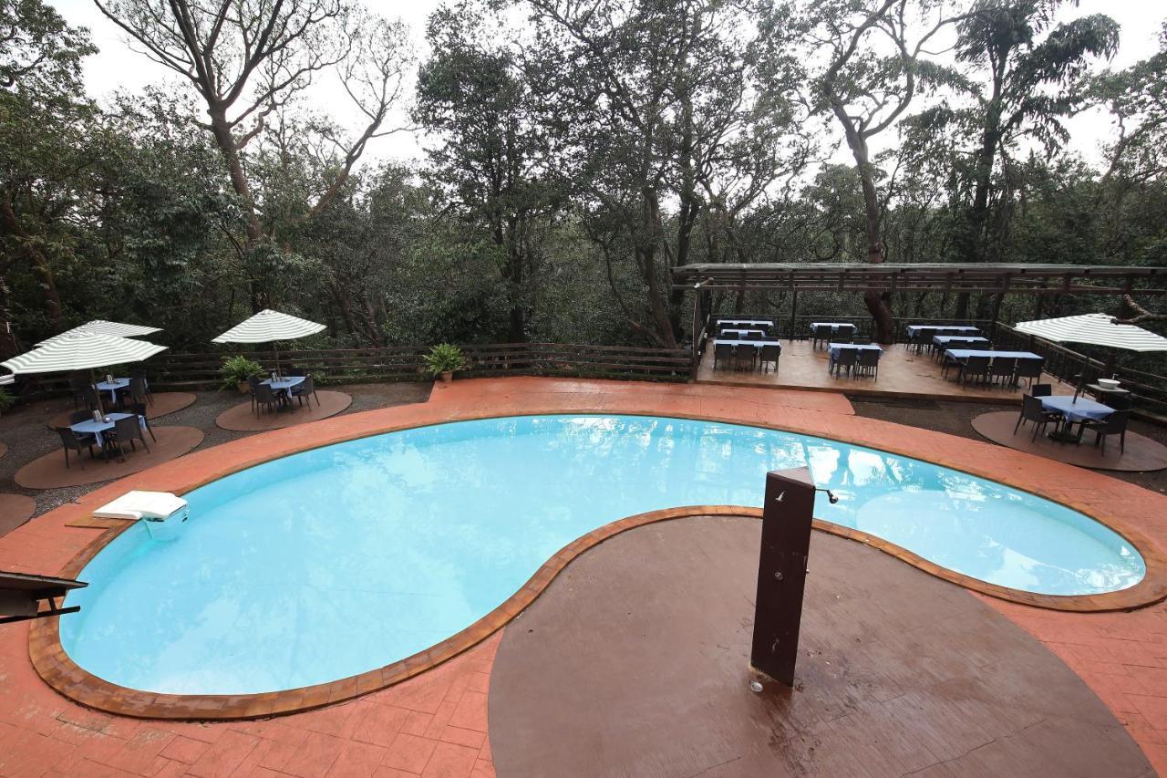 Westend Hotel Matheran Esterno foto