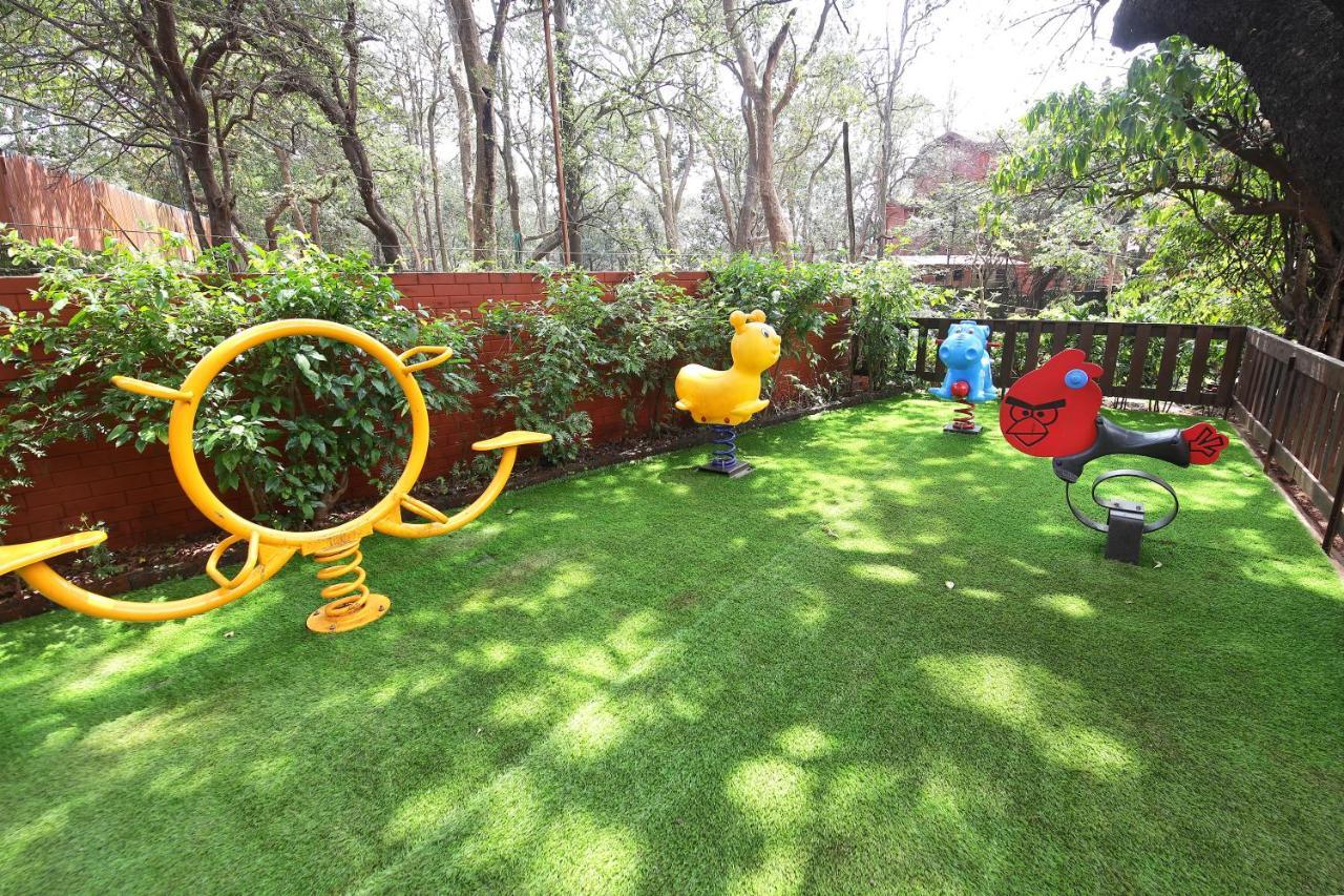 Westend Hotel Matheran Esterno foto