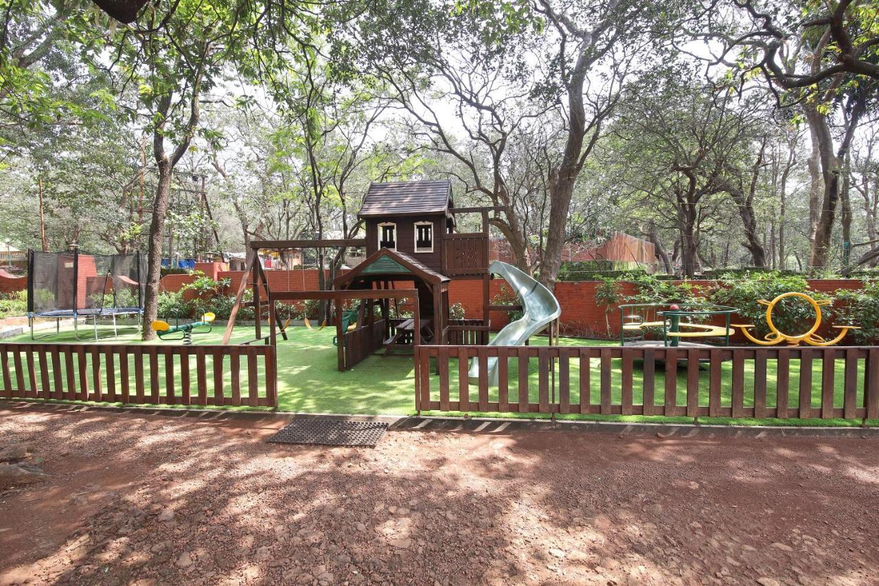 Westend Hotel Matheran Esterno foto