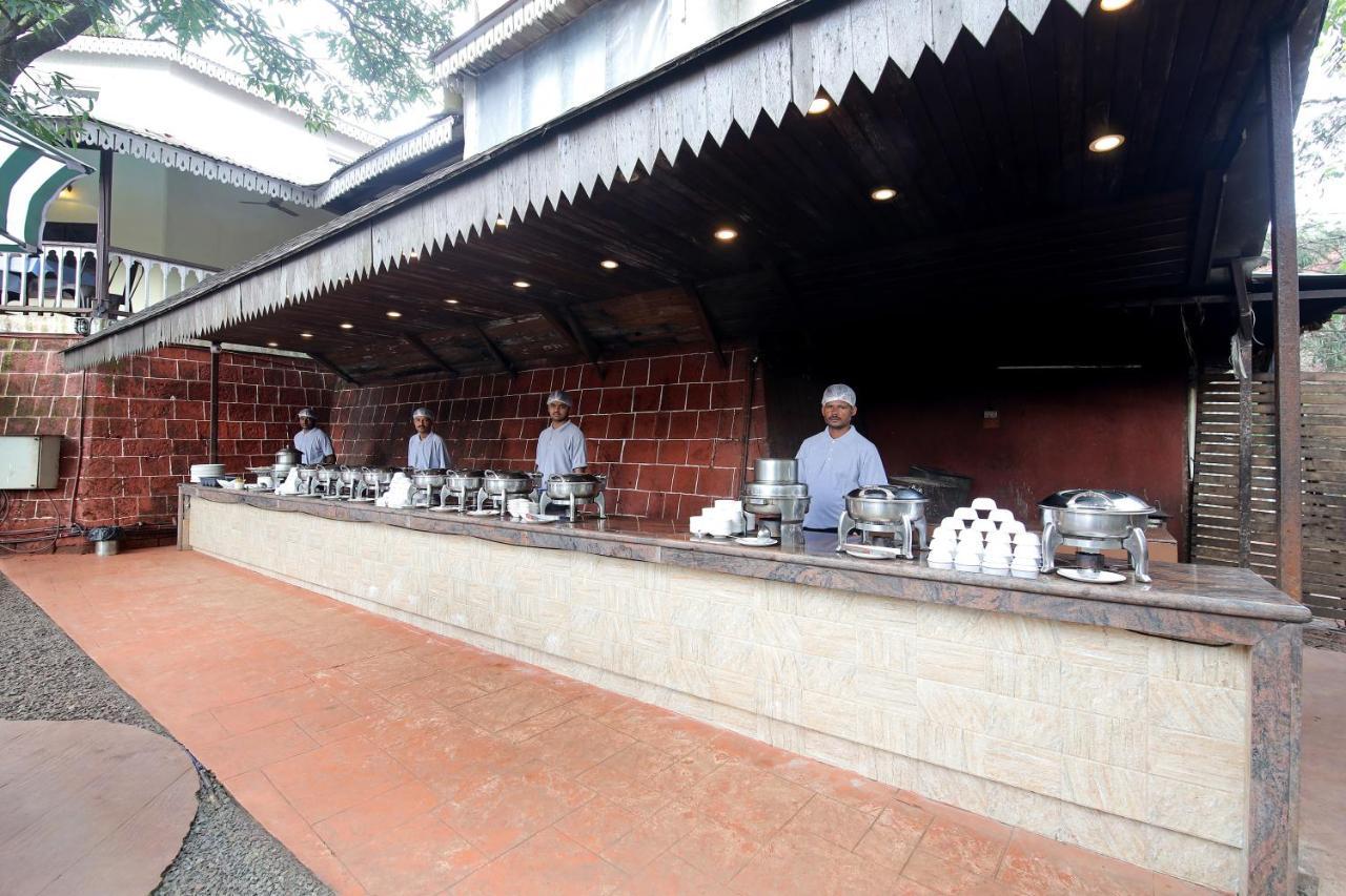 Westend Hotel Matheran Esterno foto